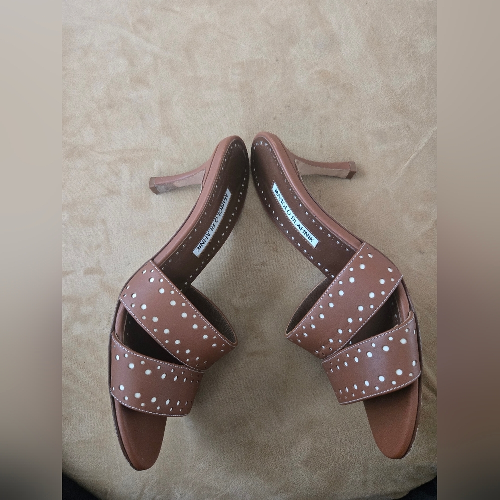 Manolo Blahnik Jacobro Cutout Leather Mid-Heel Sandals, Brown, Size 38.5, 8.5 - Picture 4 of 7